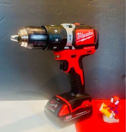 M18 BRUSHLESS HAMMER DRILL/Driver, 2.0 AH Lithium Battery , NO CHARGER