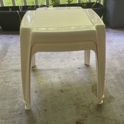 4 Plastic Chairs And 2 Stools