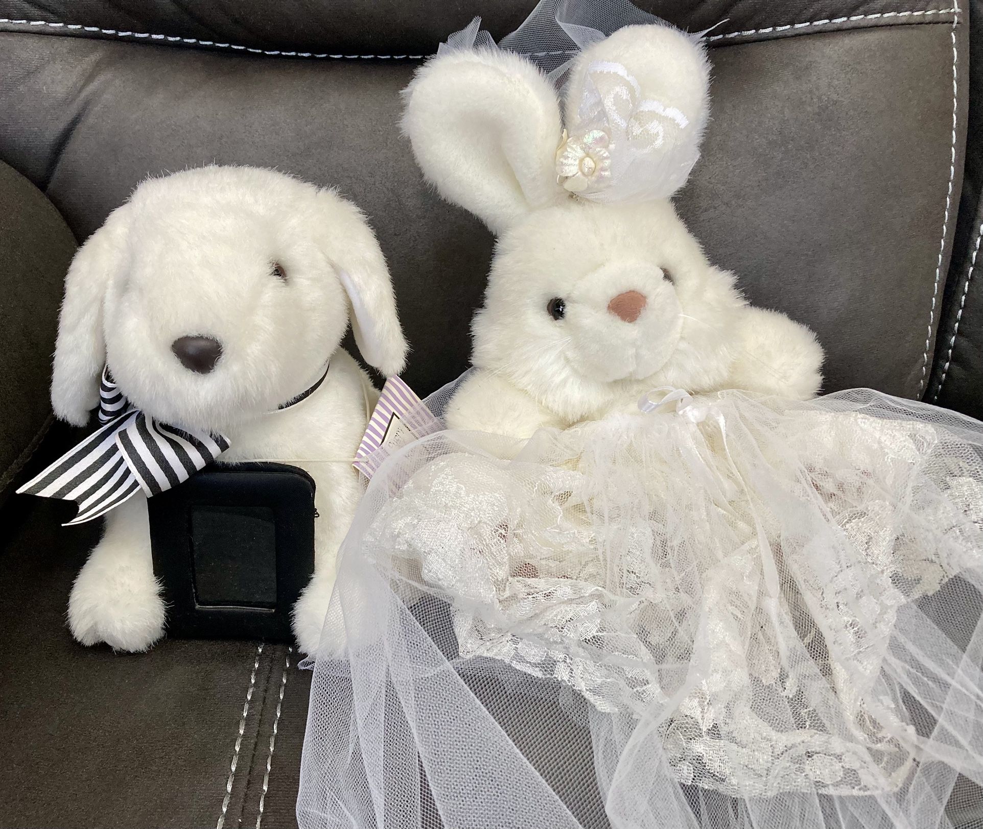Vintage Mid 1990’s Stuffed Animals Bride And Groom.