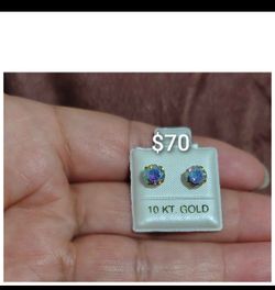 10KT Gold Earrings/Aretes De Oro 10KT