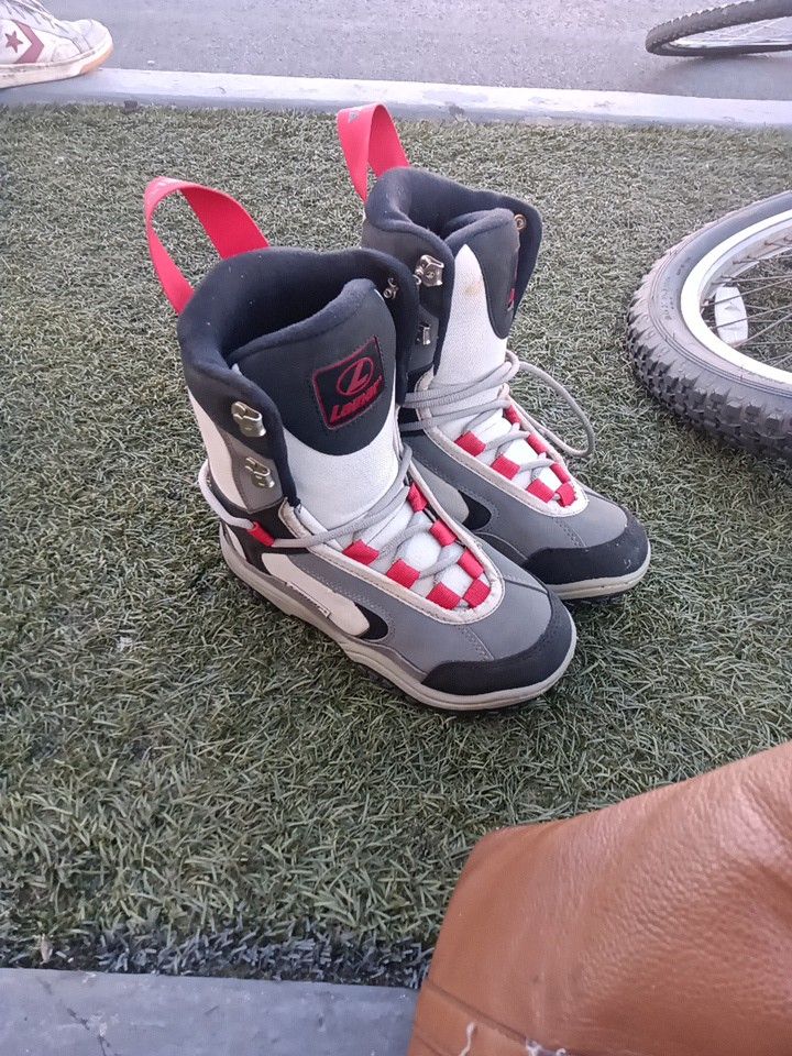Junior Outdoor Boots Size 4