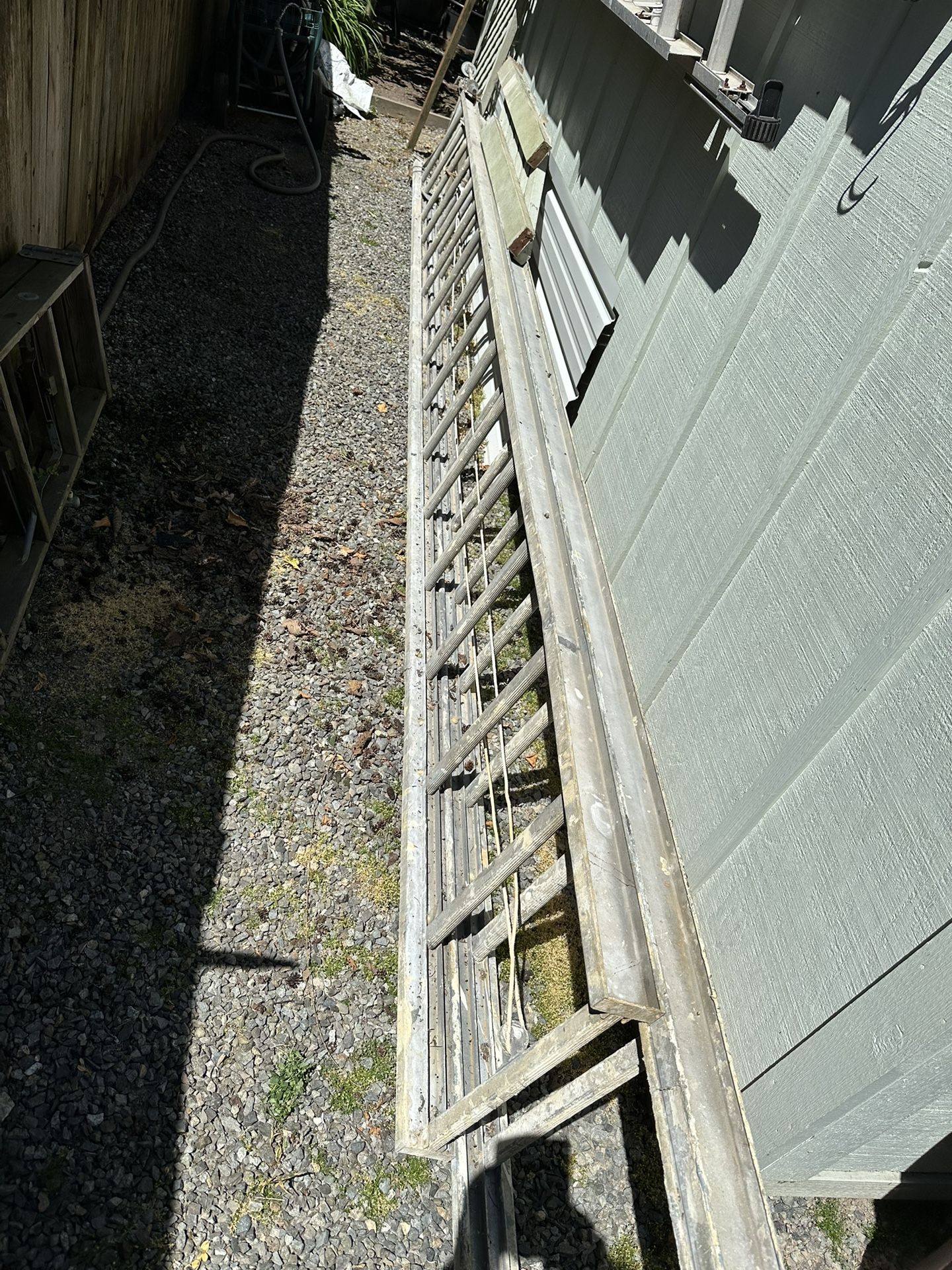 40’ Magnesium Ladder
