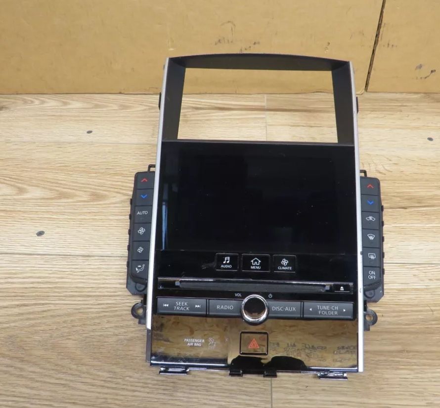 2014 Q50 Screen