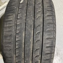 255/35/18 Tire