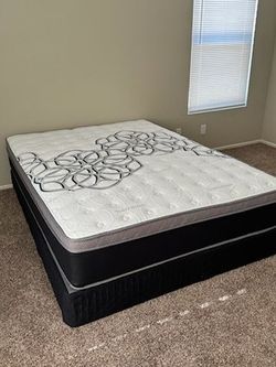 Queen Size Mattress Pillow Top 12"   new mattress in a plastic sealed