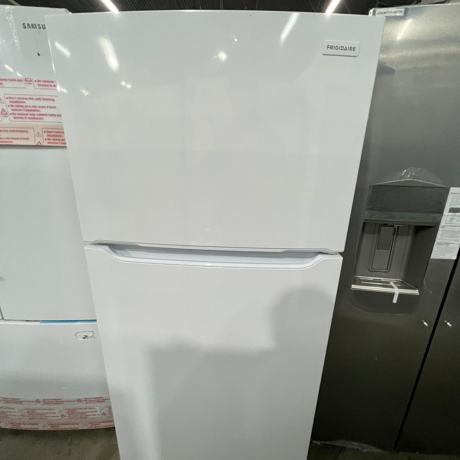 Frigidaire 18.3-cu ft Top-Freezer Refrigerator (White)