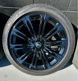 Range Rover OEM 23” Style 1075 Autobiography Wheels & Pirelli Tires — Set of 4