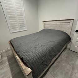 Queen Bed Set