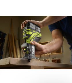 Cordless fixed base trim router clearance