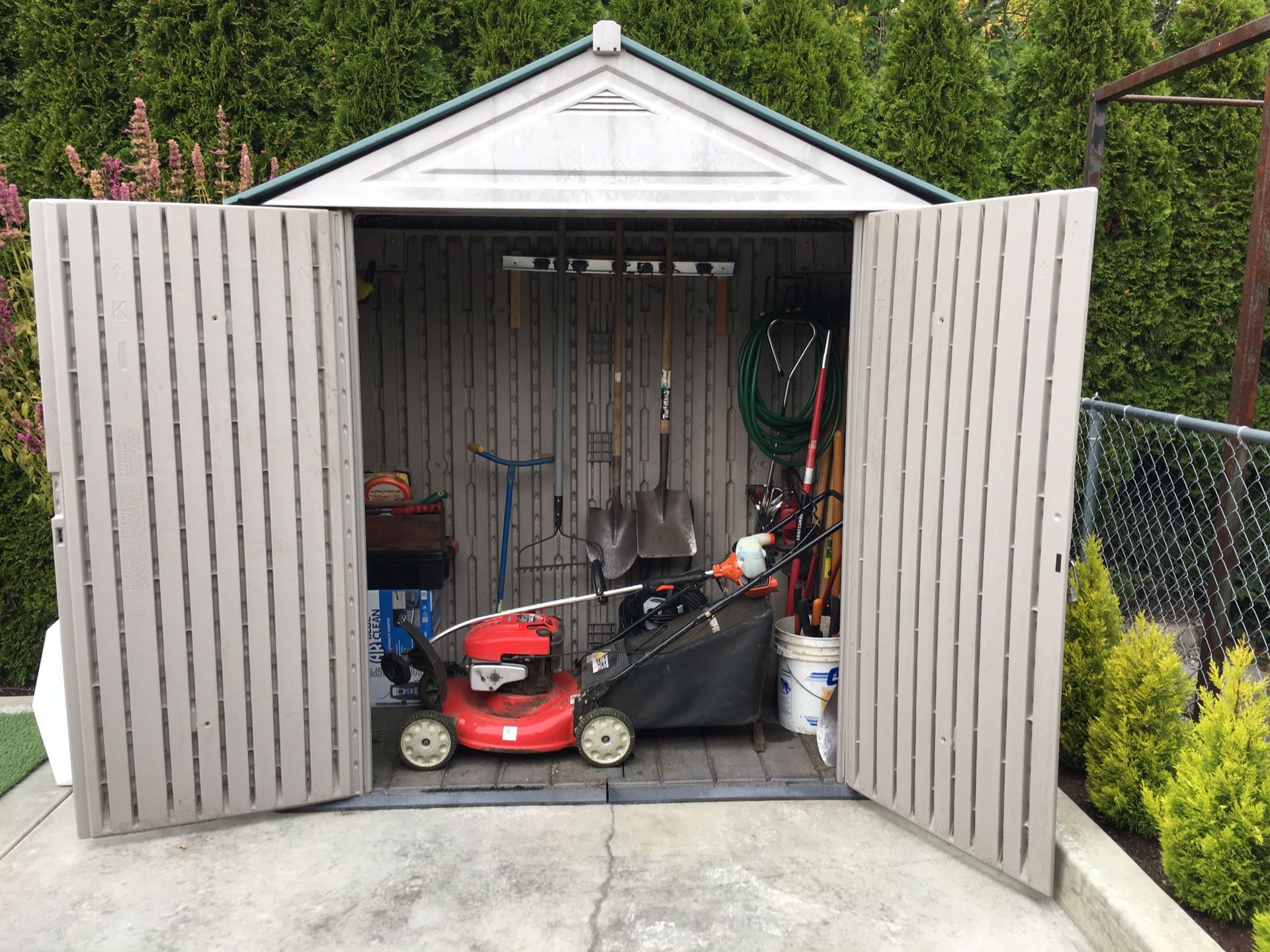 Rubbermaid Big Max Junior Storage Shed for Sale in Burien, WA OfferUp