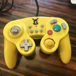Nintendo Switch Controller (Pikachu)