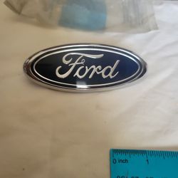 92-96Ford F-150 F-250 F-350 Front Grille Emblem