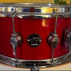 Dw Performance Snare. Limited Maple Candy Apple 
