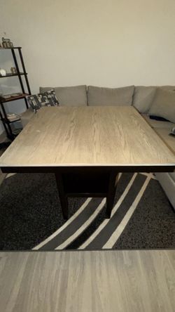 Modern Dining Table Set – Excellent Condition