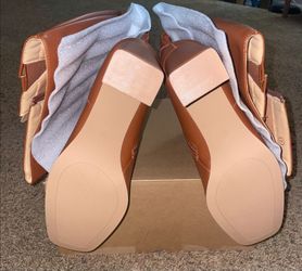 Tan Knee-High Block Heel Boots Size 6