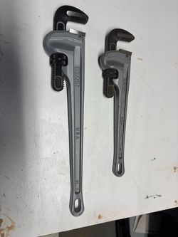 Rigid pipe wrenches 18 & 24” set