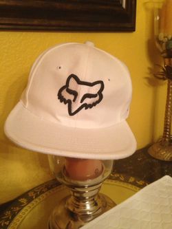 White fox cap medium