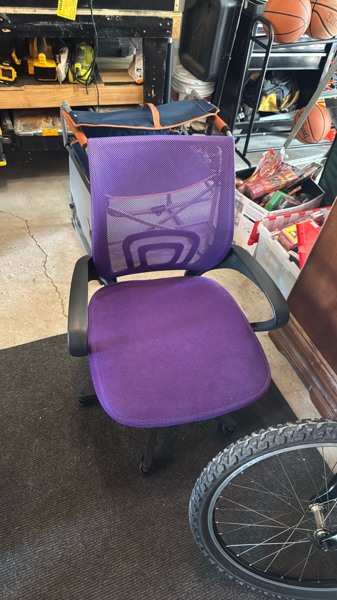  Yaheetech Office Desk Chair Computer Task Chair with Lumbar Support and Armrest