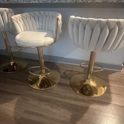 Bar stools (4)
