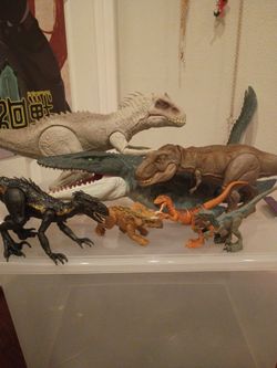 LIKE NEW - RARE lot of Jurassic World branded dinosaur toys