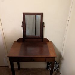 Small Vanity With Mirror And Seat Included 