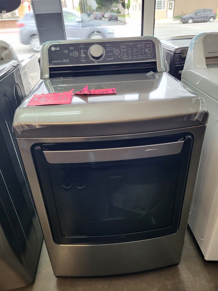 Gas Dryer LG Graphite Steel 7.3 Cubic. Feet.