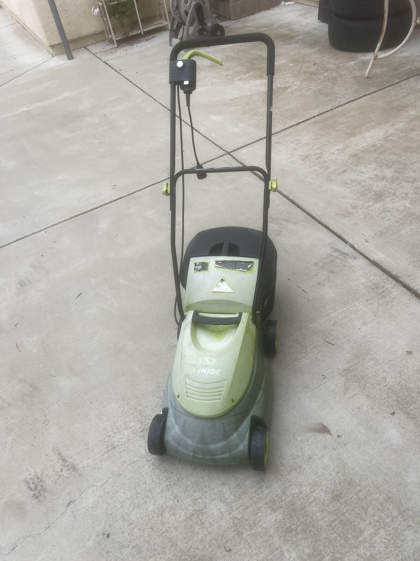 Sun Joe Plug-in Electric Lawn Mower — Lightweight