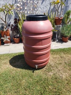 Rain Barrel With Spigot 