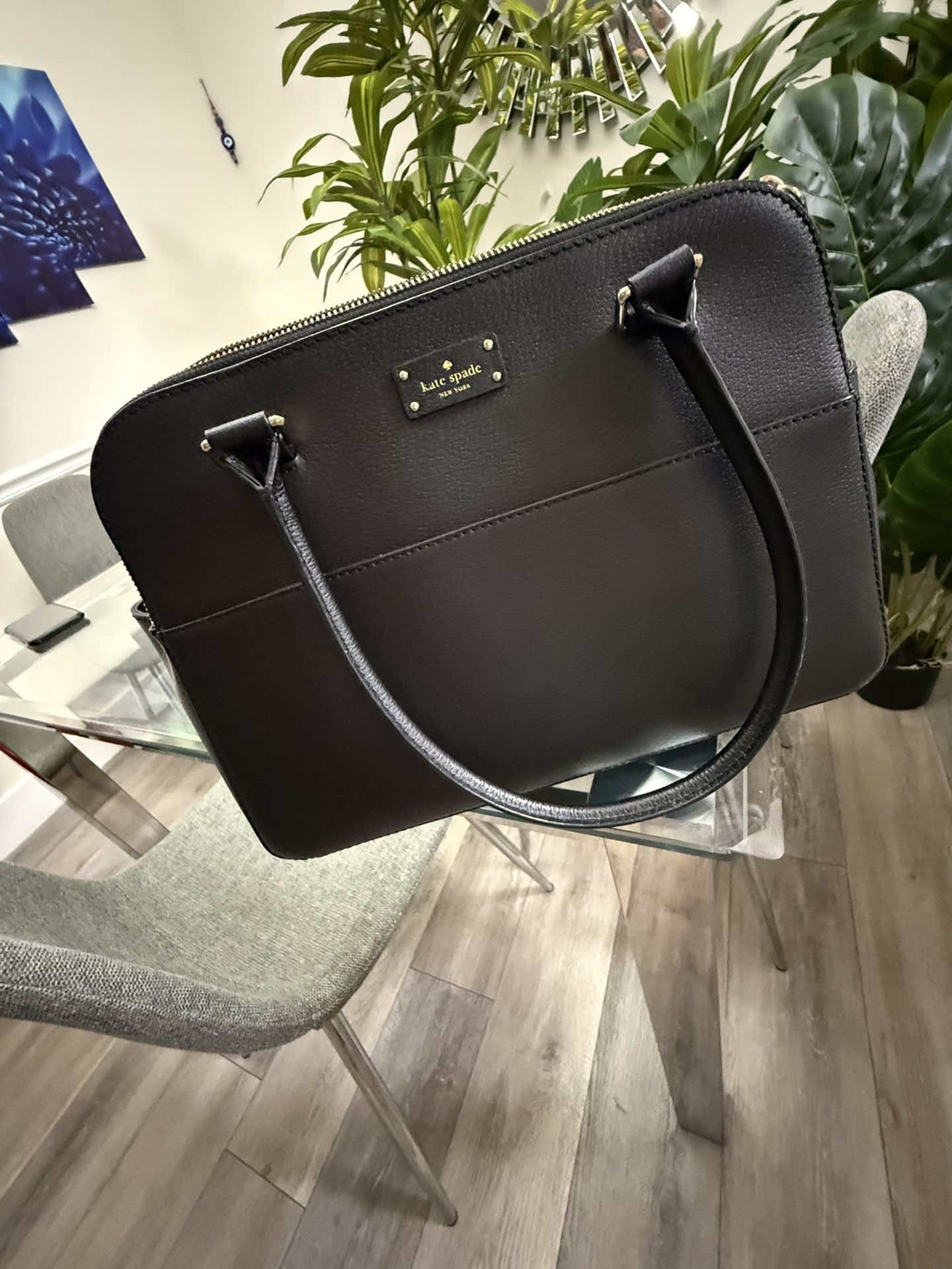 Pretty Hand Bag From Kate Spade With Many Pockets! Open Box ( Ask For The Price)