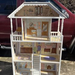 Doll House Large
