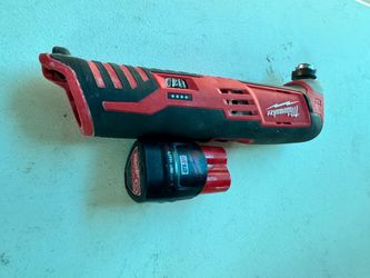 Milwaukee M12 Cordless Multi-Tool with Battery