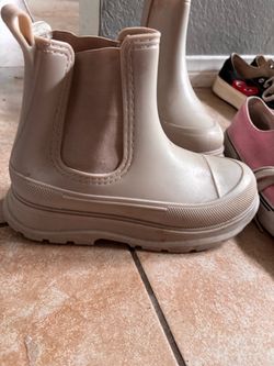 Women’s rain boots