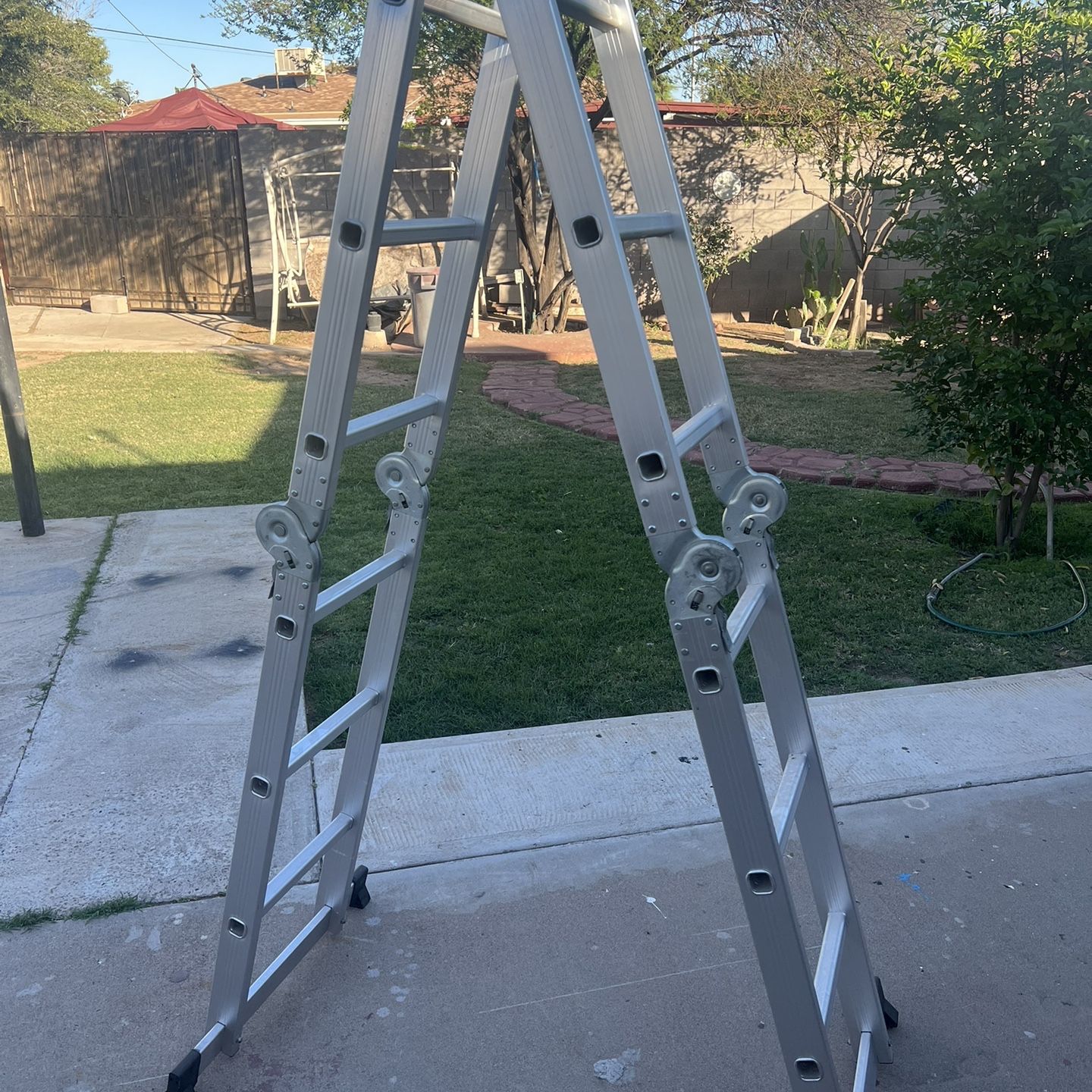 Foldable Metal 12 Foot Ladder - Max Weight 250lbs - See Photos