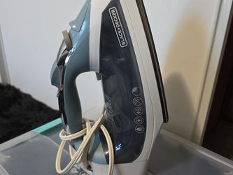 BLACK+DECKER Steam Iron