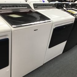 New Scratch And Dent Whirlpool Washer And Dryer Set. 1 Year Warranty 