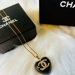 💎Luxury Brand Designer Black Stone with Gold Lettering Heart Pendant Necklace💎