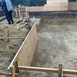 Se hacen bardas de bloque sé qué hora cemento y se saca tierra