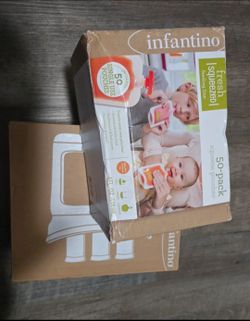 Infantino squeeze station and 50 squeeze pouches with caps and attachable spoon.