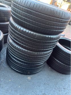Tengo 4 llantas marca PIRELI SCORPION 255/60R19 por $325