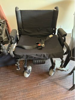 INVACARE  Storm Series Arrow - Electric Wheelchair