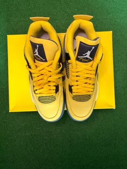 Air Jordan retro 4 Lightning 2021 size 10 in great condition with shoe box.