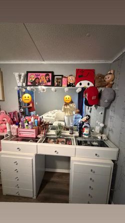 Big Vanity w/ lights