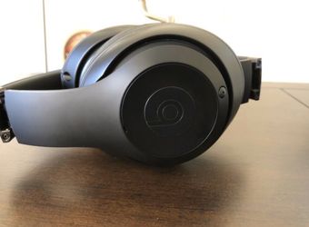 Beats studio 3 (great condition)