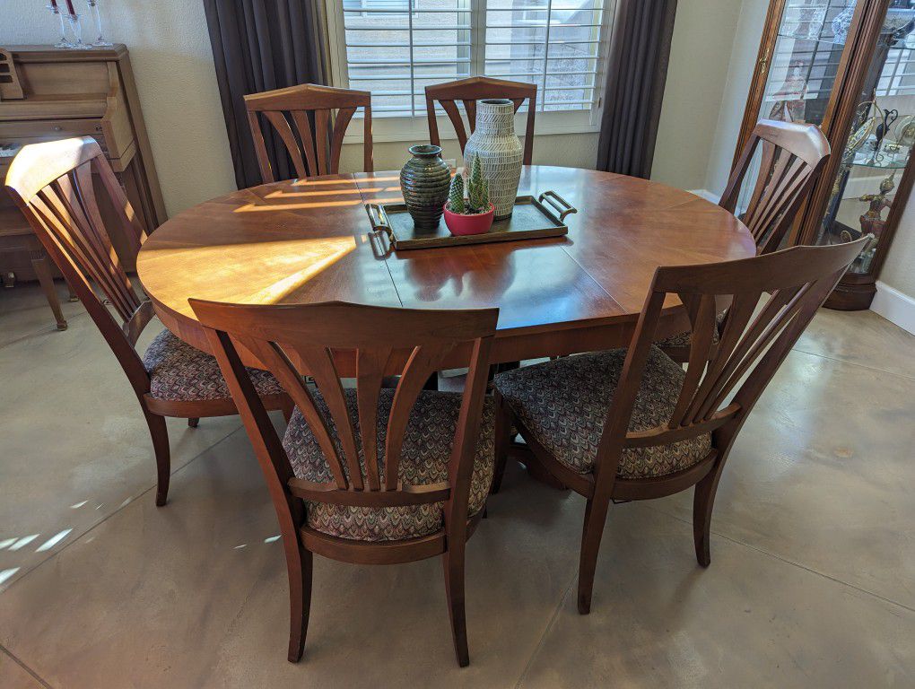 Dining Table and Chair Set - Expandable 