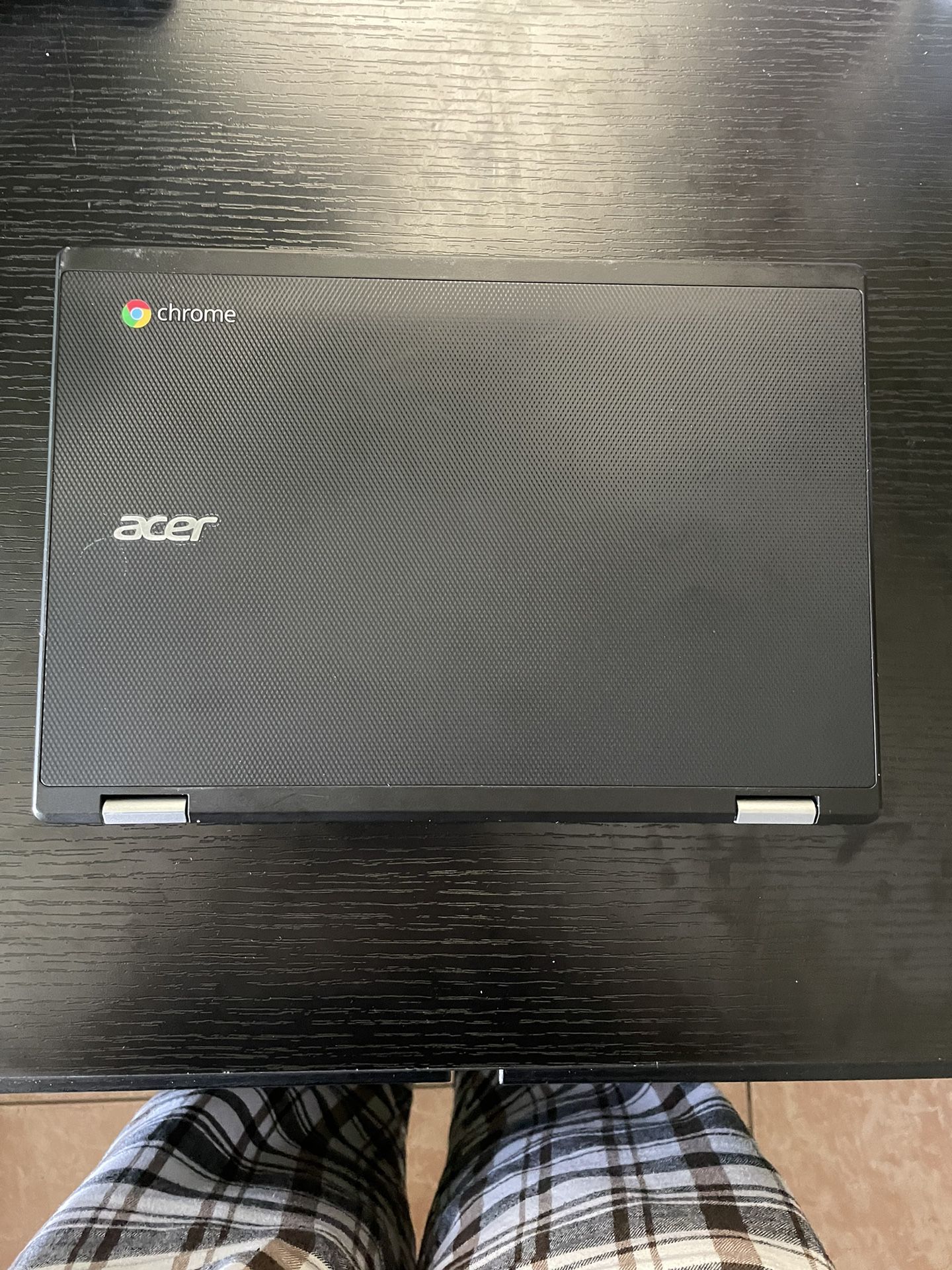Acer Chromebook Computer (comes With The Charger