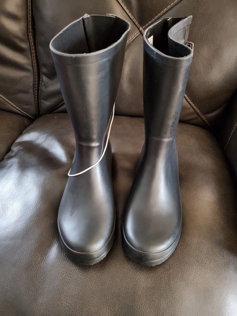 Rain boots size 11