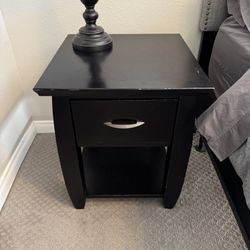 Bedroom Nighstands / End Tables 