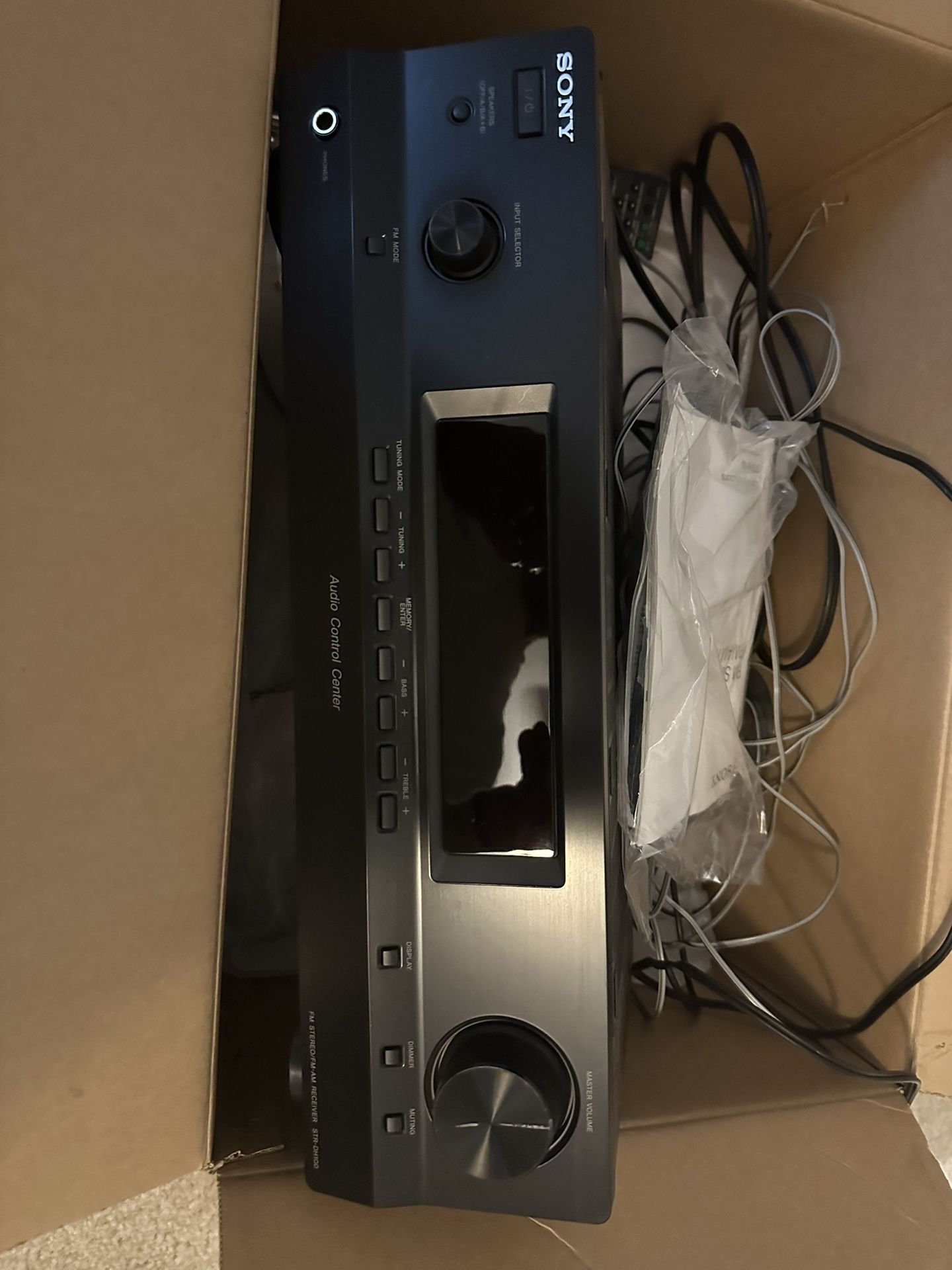 Sony STRDH100 FM stereo/FM-AM receiver (almost New)