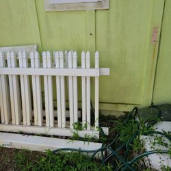 WHITE VINYL FENCING 
