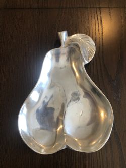 Pear serving dish